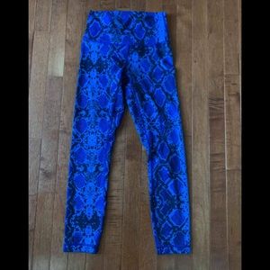 Lululemon size 4